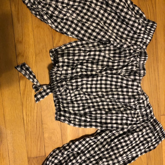 Forever 21 black and white off the shoulder top - Picture 2 of 7